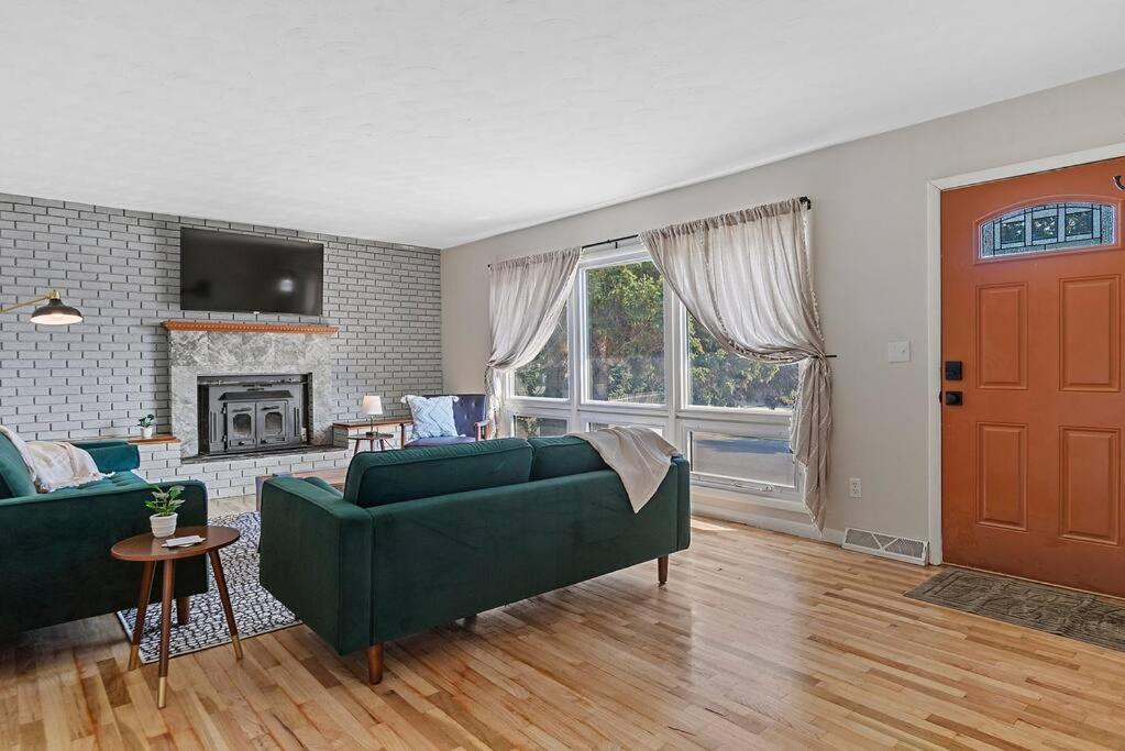 Roomy 5 Bed 3 Bath Fire Place Large Outdoor Space 래피드시티 외부 사진